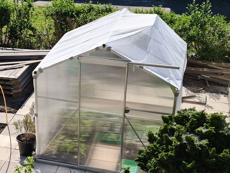 zonnebrand afharden vliesdoek zon weren zonwerend doek kweekkas