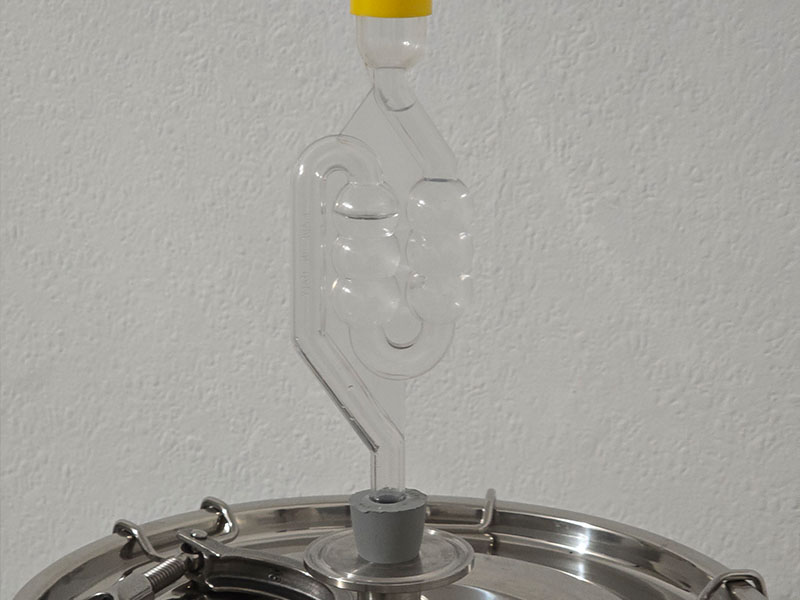Waterslot op roestvrijstalen fermentatievat